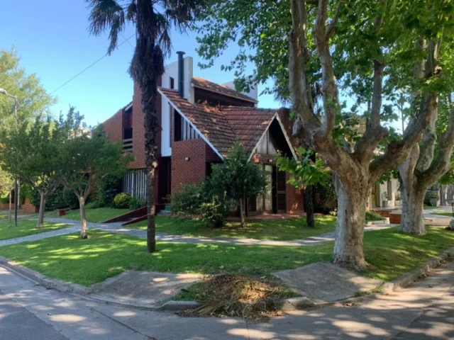 Casas, chalets en Venta — ALMAFUERTE 4088