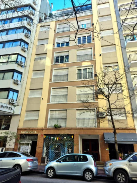 Departamentos, pisos y semipisos en Venta — MORENO 2523