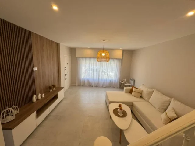 Casas, chalets en Venta — lamadrid 2700