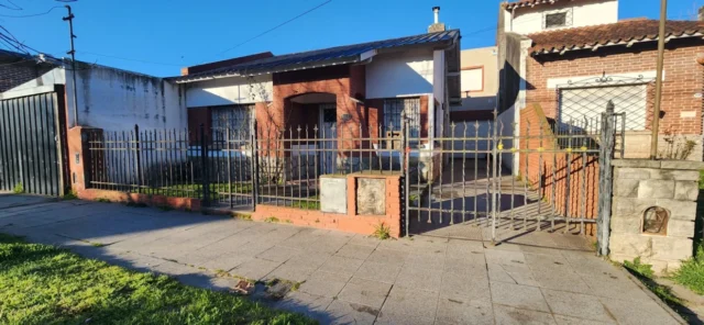 Casas, chalets en Venta — Moreno 9136
